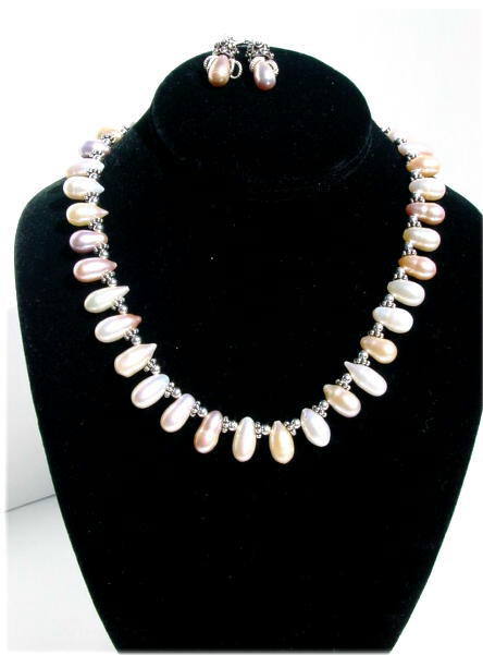 Peach Pearls Necklace.JPG